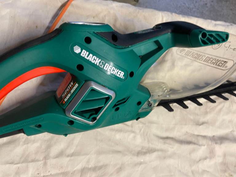 HEDGE TRIMMER, HEAVY DUTY BLACK & DECKER   MODEL: GTS76