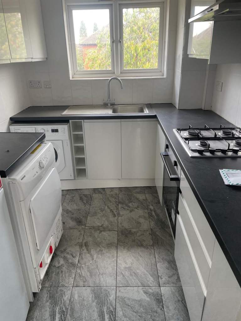 3 bed flat to let in Press Road Neasden NW10