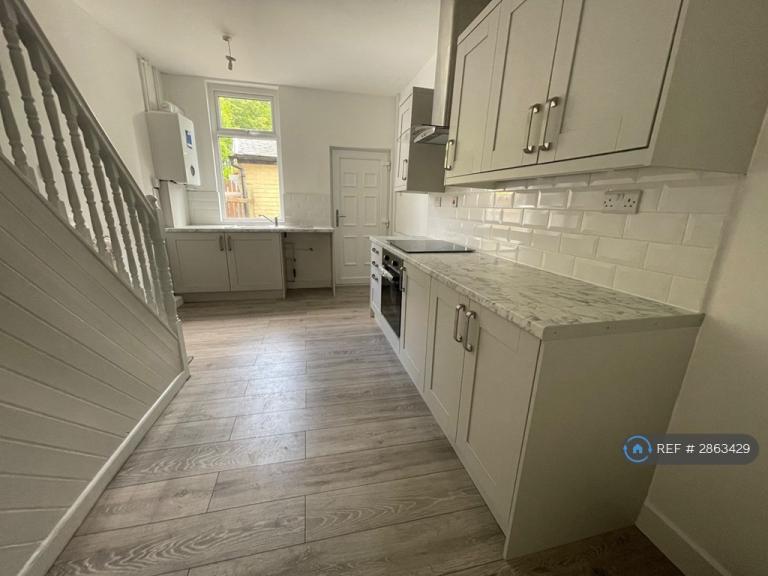 2 bedroom house in Bury Road, Rochdale, OL11 (2 bed) (#2863429)