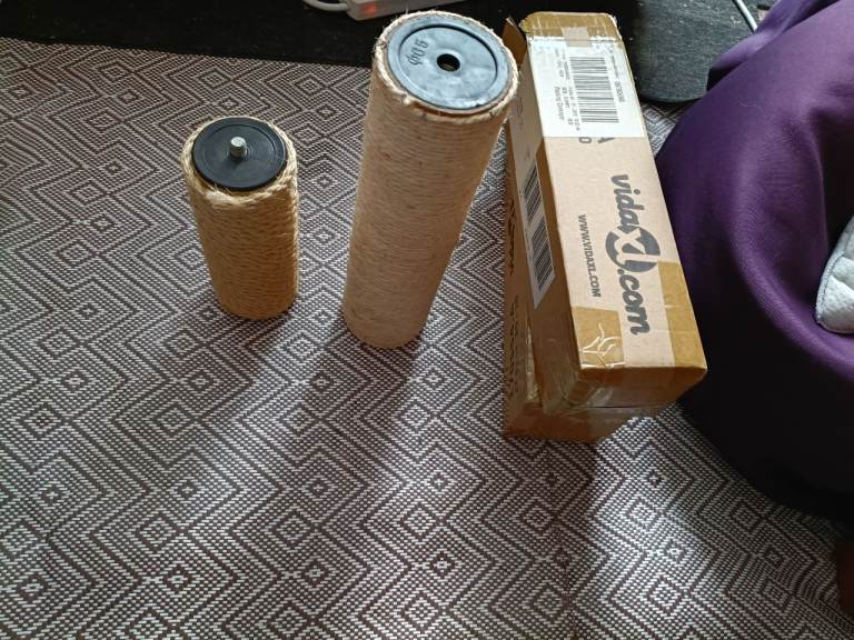 Two scratching post