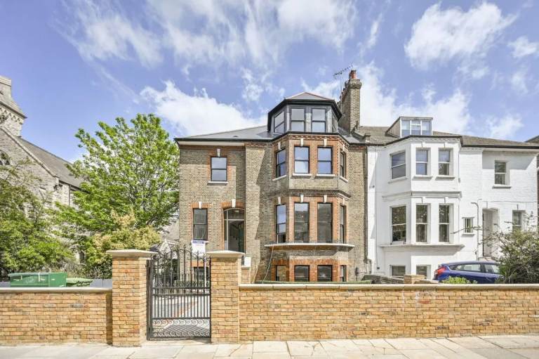 Luxury 2 Bedroom Maisonette - TO LET - NO AGENTS