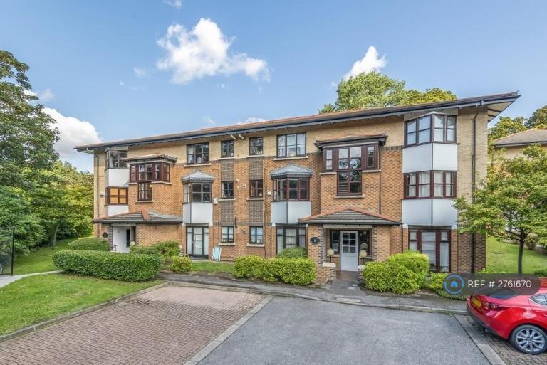 2 bedroom flat in Halley Gardens, London, SE13 (2 bed) (#2761670)