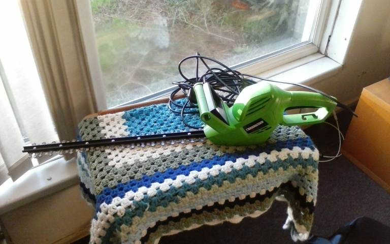 ToolTronix 500w Hedge Trimmer, Corded, Used Once