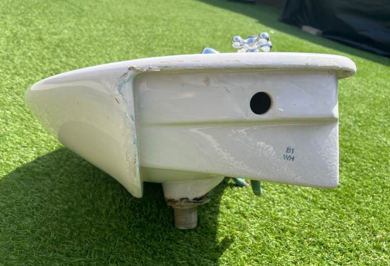 Bathroom Sink & Taps