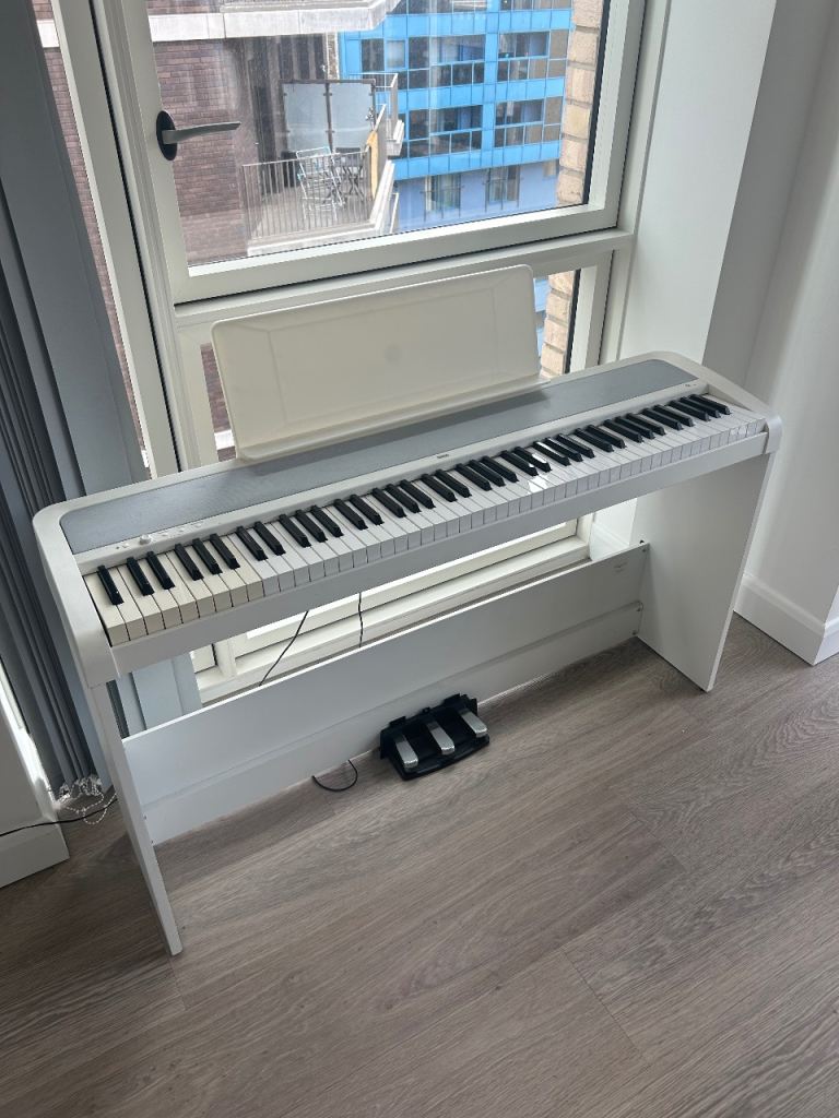 Korg B2 Digital Piano in white