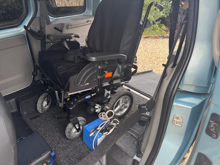RENAULT KANGOO MOBILITY VEHICLE WHEELCHAIR RAMP DISABLED CAR. WAV 18,000 MILES 