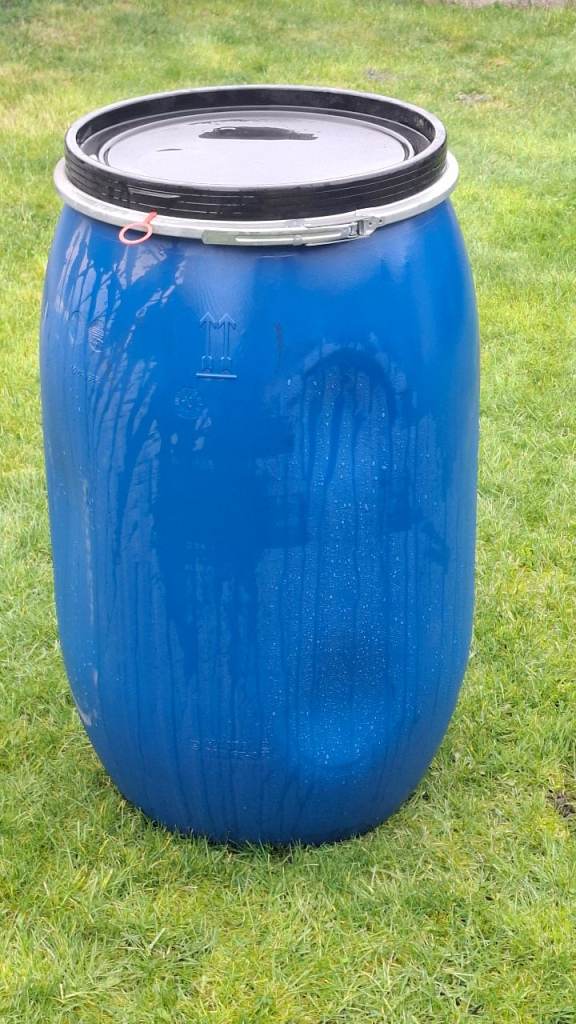 Feed bins / shipping barrels 