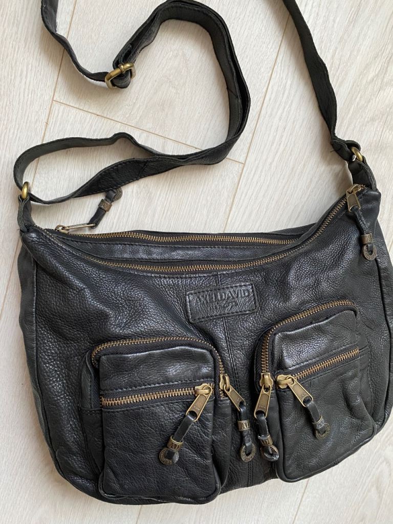 Lovely black leather crossbody bag by DAVID JONES