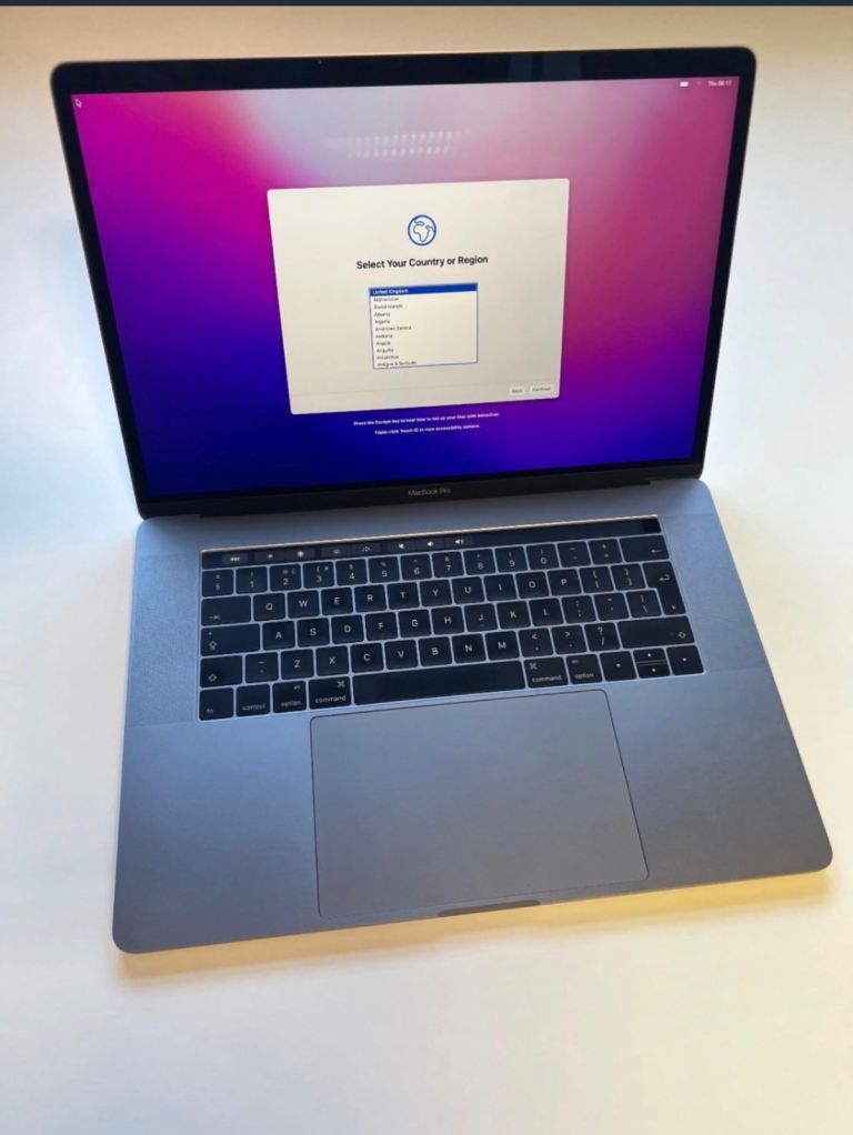 15inch | 2016 MacBook Pro | Touchbar | AMD Radeon 460