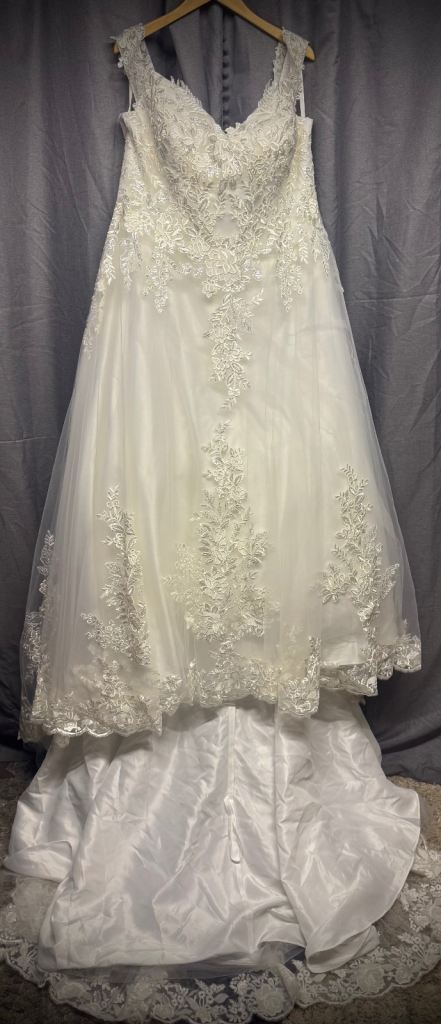 Ivory wedding dress 