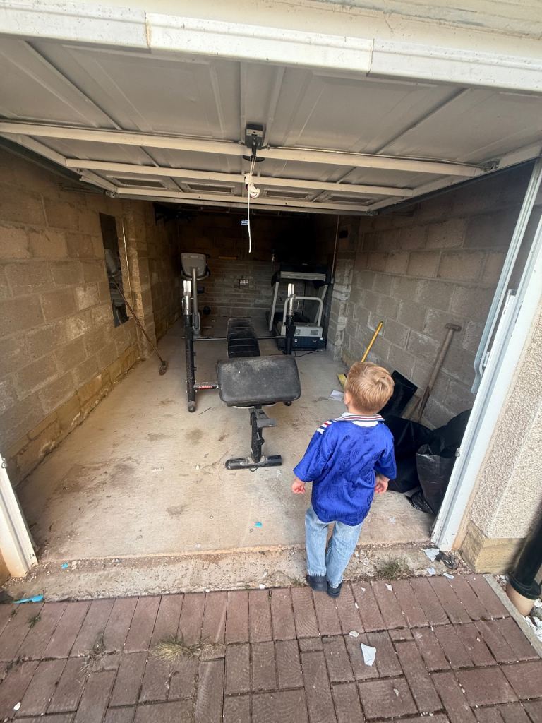 Weight bench and treadmill free for colllection