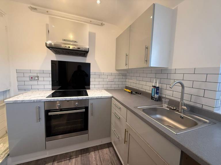 Spacious 1-Bedroom Flat to Rent in Polesworth Road, Dagenham RM9 6AH– Well-Located