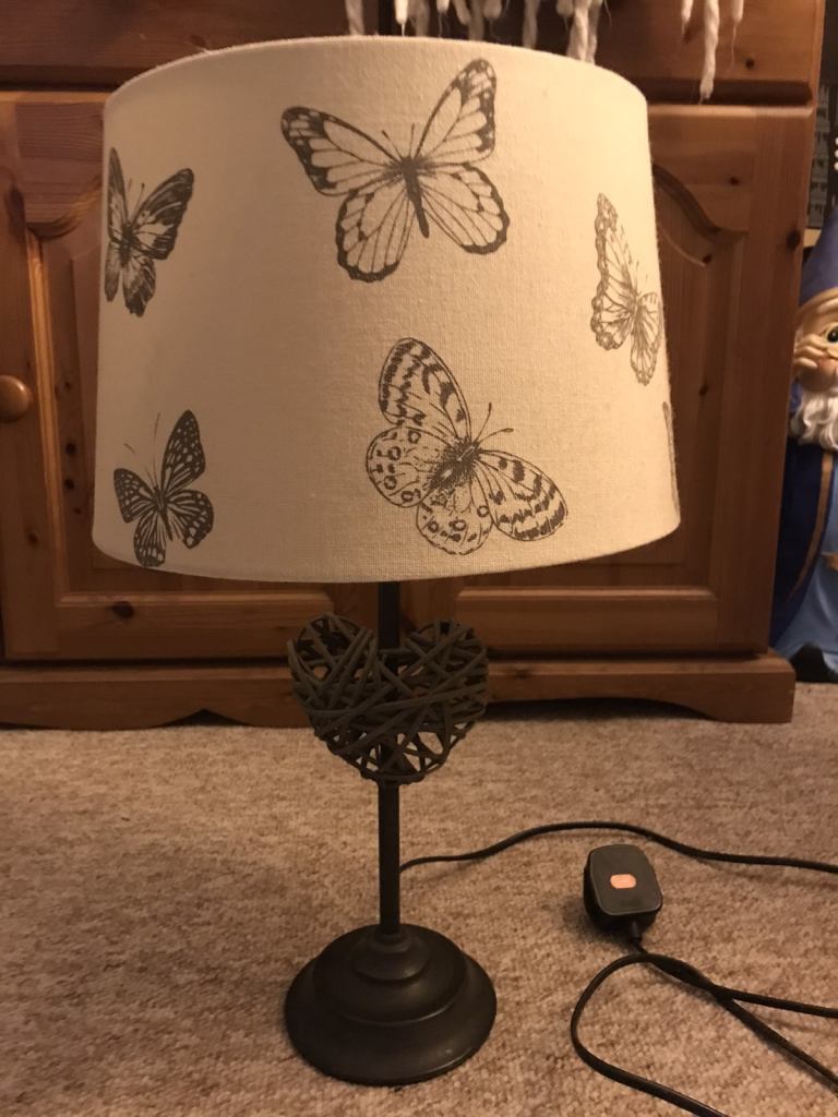Butterfly table lamp with rattan heart