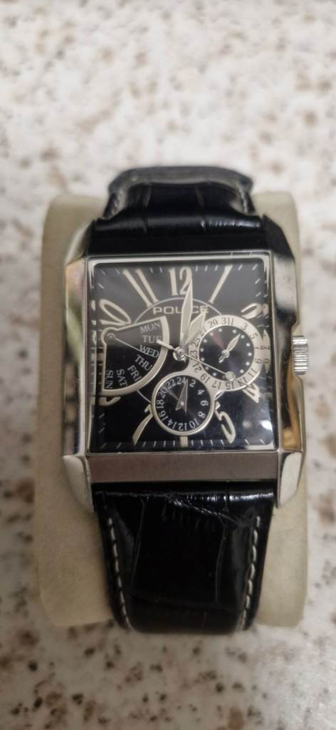Police Mens Watch with Black Leather Strap – Good Condition