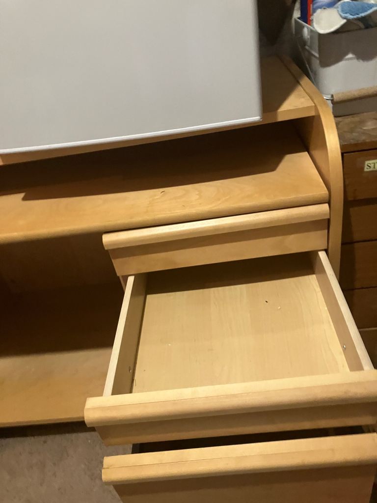 Quality desk on casters 