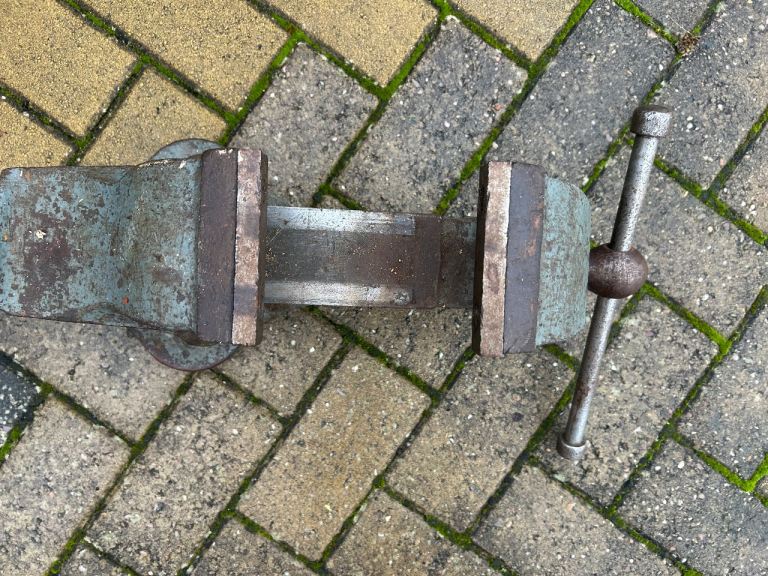 Heavy duty record No 23 bench vice with quick release 