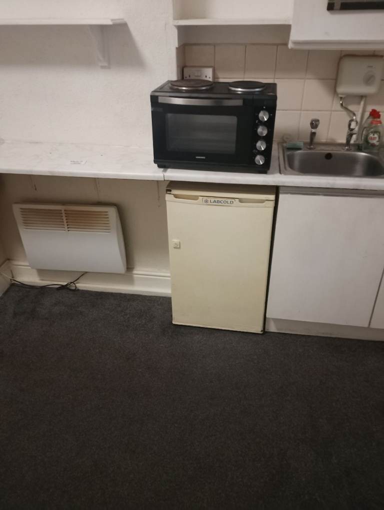 Studio flat Erdington suit single person aged over 35 on benefits 