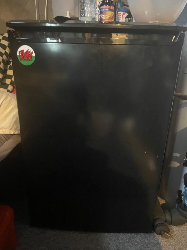 Under counter fridge 