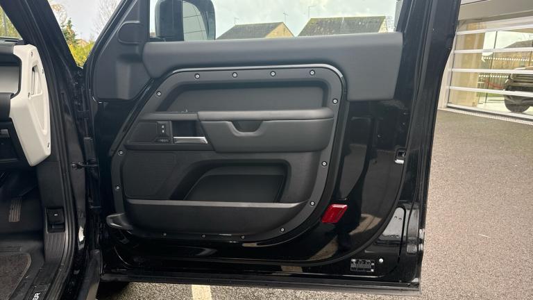 2025 Land Rover Defender 3.0 D250 X-Dynamic HSE 90 3dr Auto Diesel Estate Estate Diesel Automatic