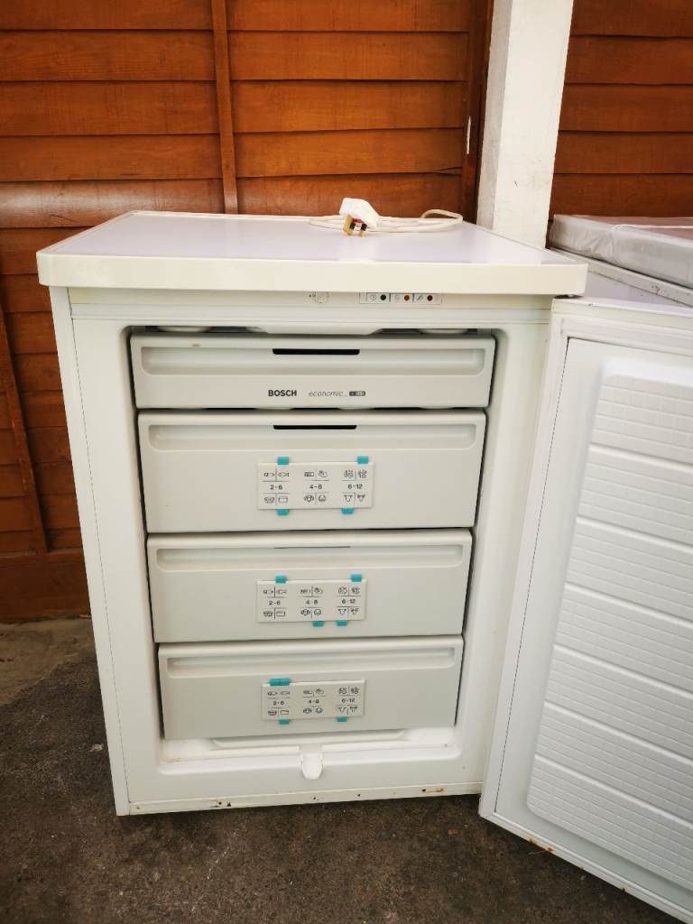 Undercounter freezer 