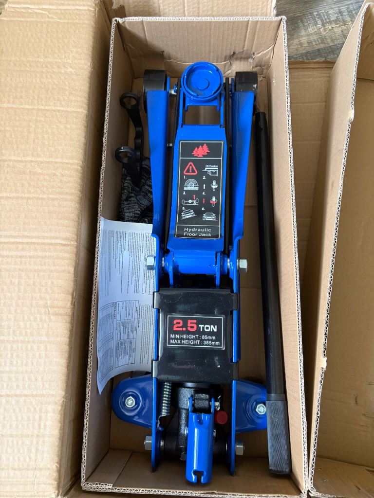Hydraulic Car Trolley Jack with Wheels  Brand new in box. 