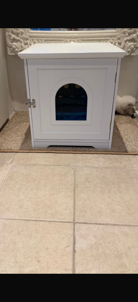 White Wooden Cat Litter House - Good Condition