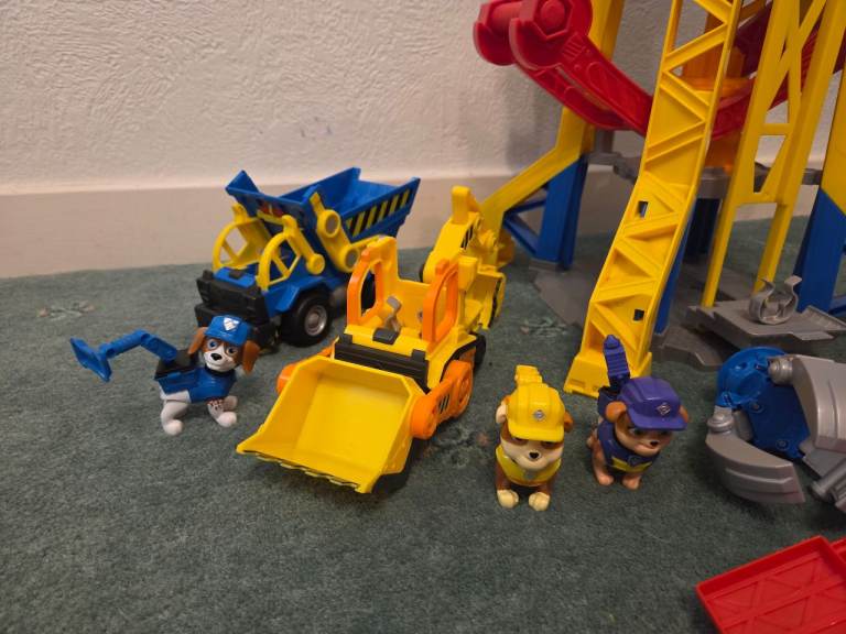 Paw Patrol Rubble Ultimate Barkyard Crane Tower