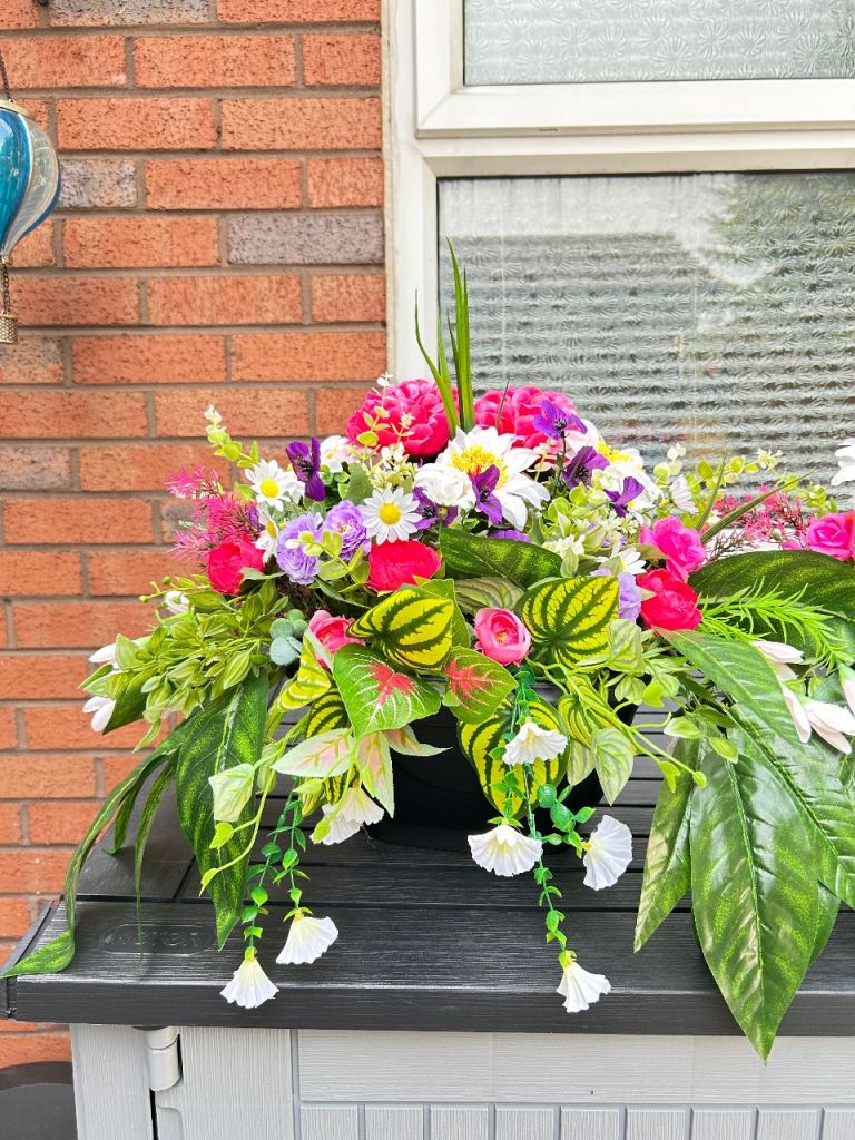 Artificial hanging baskets 