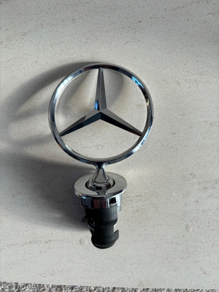 Mercedes-Benz “ Star “ bonnet motif  