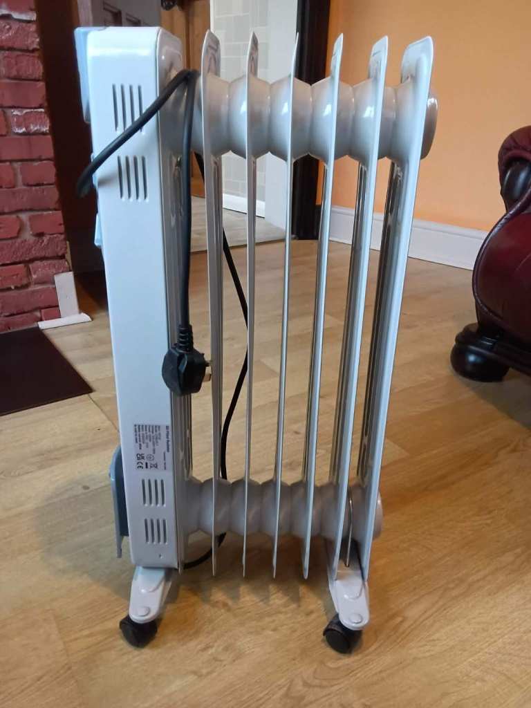 Electric Heater Oil filled radiator on wheels 1500w  