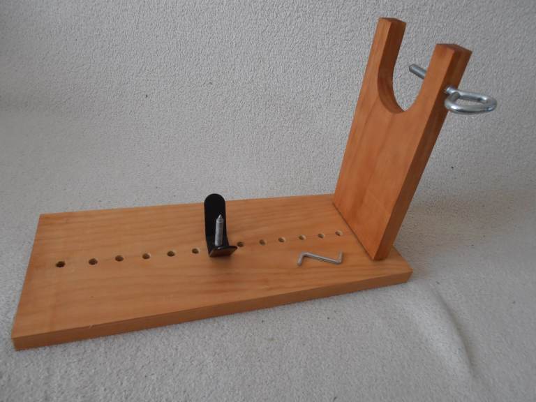 HOLDING/CUTTING BLOCK for PARMA (LEG OF HAM )
