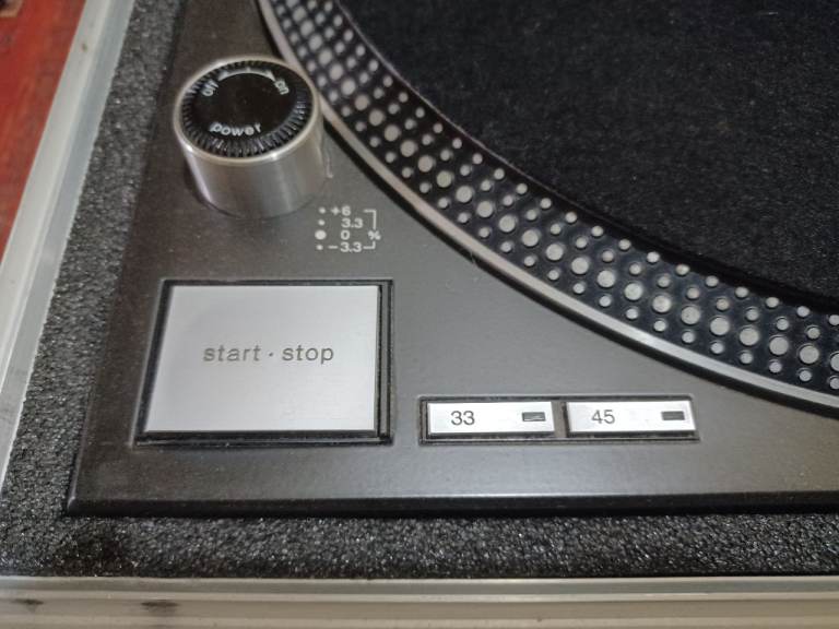 Technics 1210 MK2 M3D Turntables