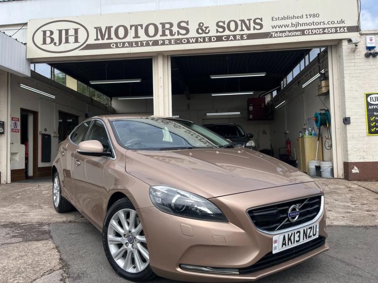 2013 Volvo V40 Volvo V40 D3 SE Lux Nav 5dr HATCHBACK Diesel Manual