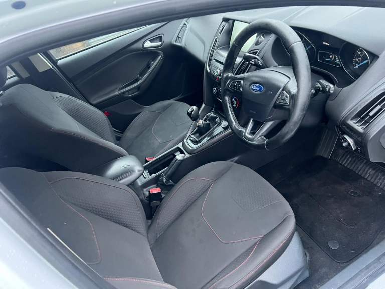 Ford focus front rear seats complete 