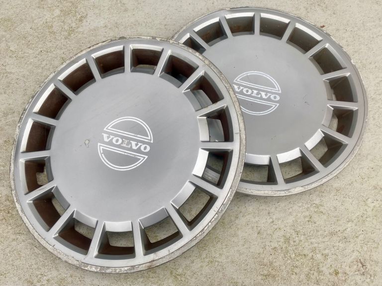 Original Volvo Set of 2X Plastic Wheel Trims
