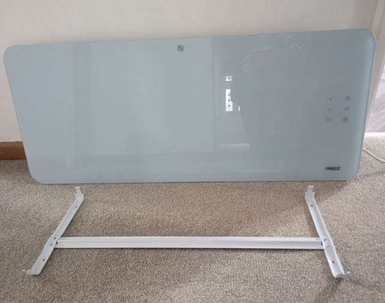 Smart electric wall mounted panel heater 2kWh