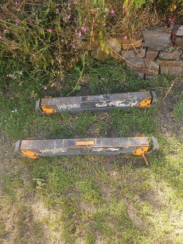 Benches / tressels
