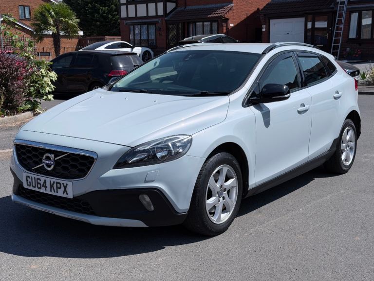 2015 Volvo V40 Cross Country 1.6 D2 SE Lux 5dr Hatchback Manual Fully Loaded  69k Low Miles