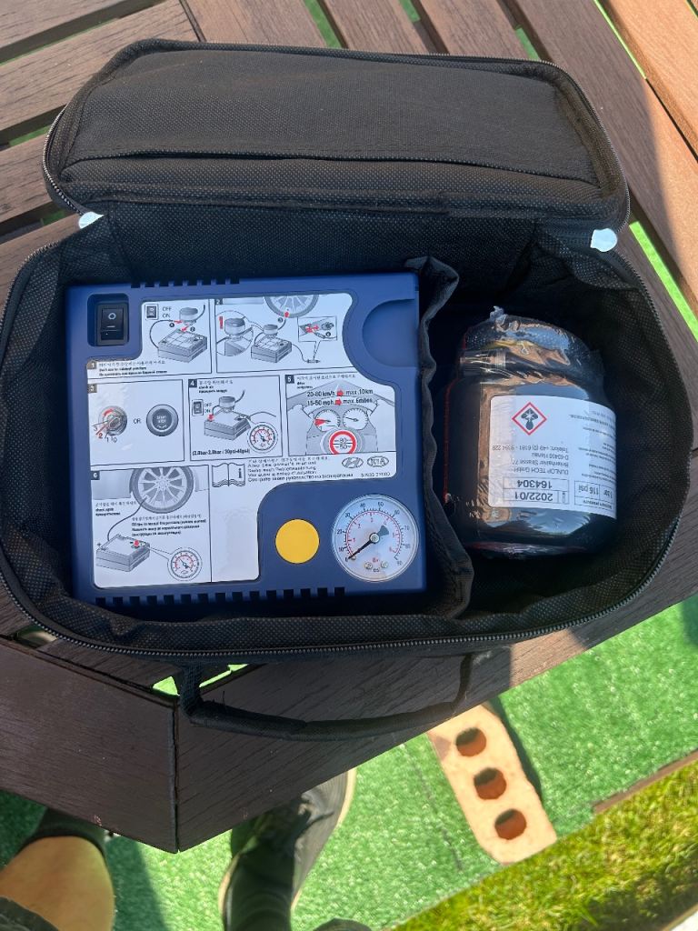 Mini tyre compressor 