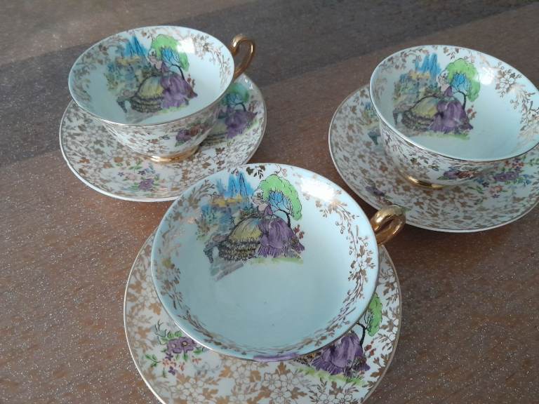 Vintage Gold Gilt Tea Cups & Saucers - Set of 3