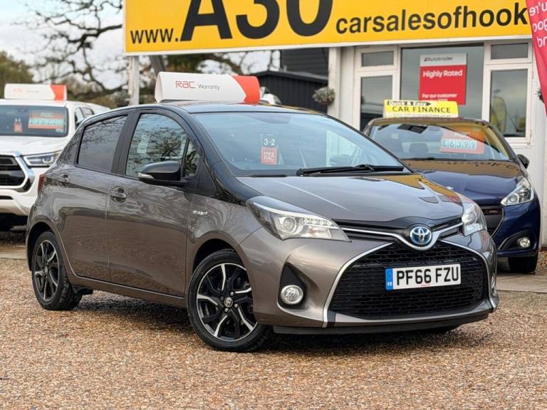 2016 Toyota Yaris 1.5 VVT-h Design E-CVT Euro 6 5dr Hatchback Automatic