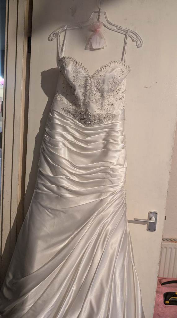 Ivory wedding dress