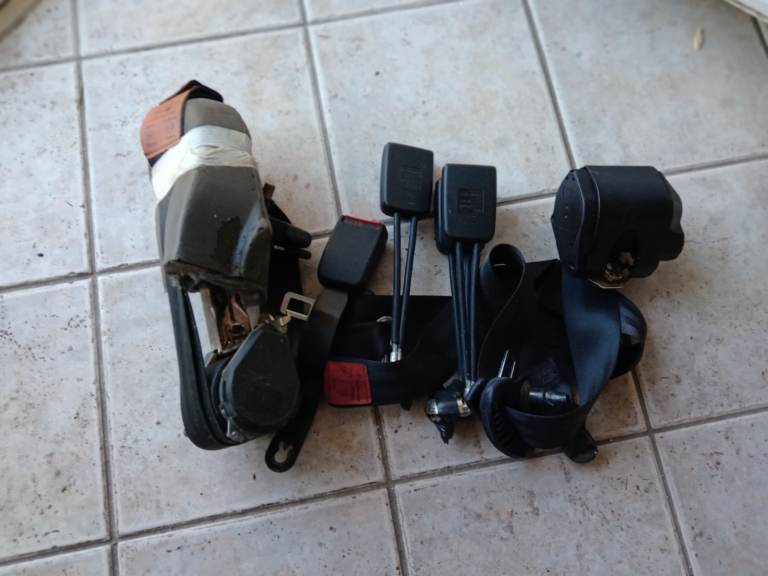 Vw polo 1997 seat belts for sale 