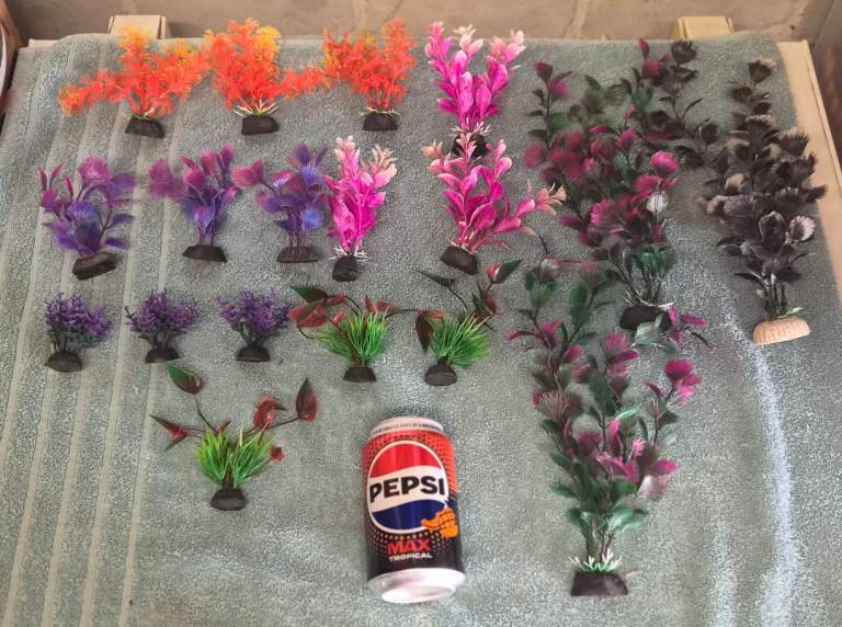 18 Aquarium plastic plants 