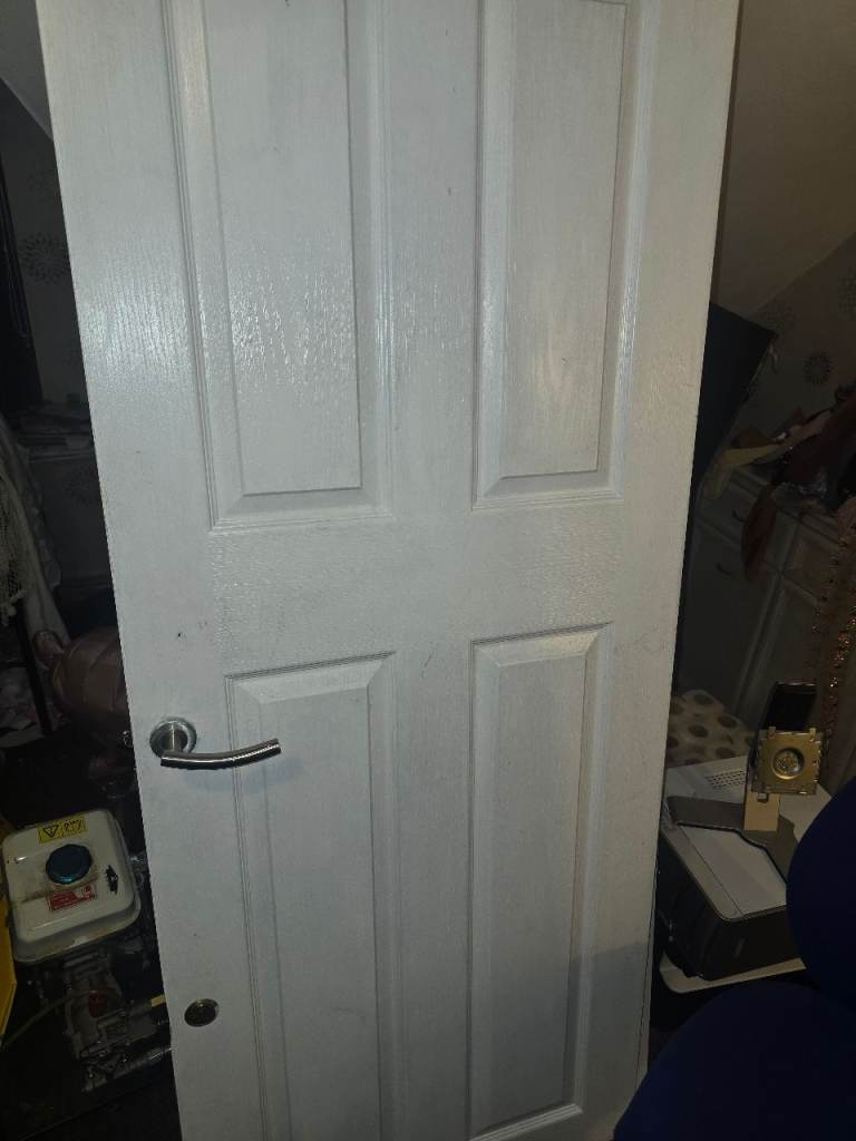 4 x door avaliable with handles 