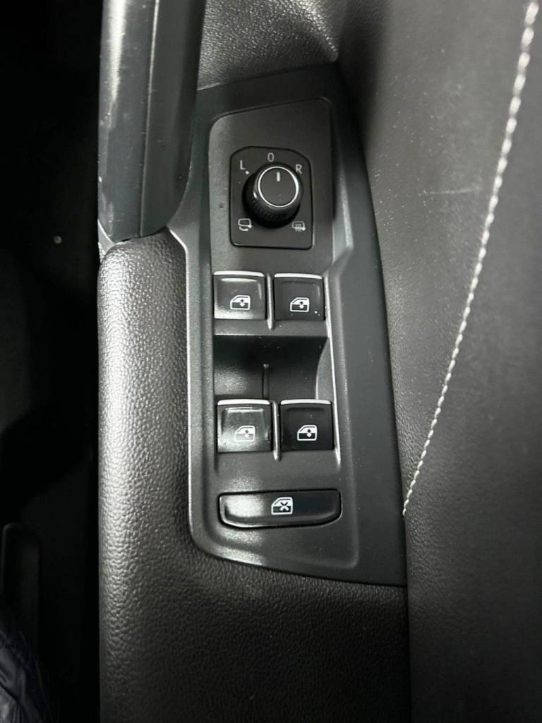 2018 Volkswagen Tiguan 2.0 TDI R-Line SUV 5dr Diesel Manual Euro 6 (s/s) (150 ps) ESTATE Diesel M...