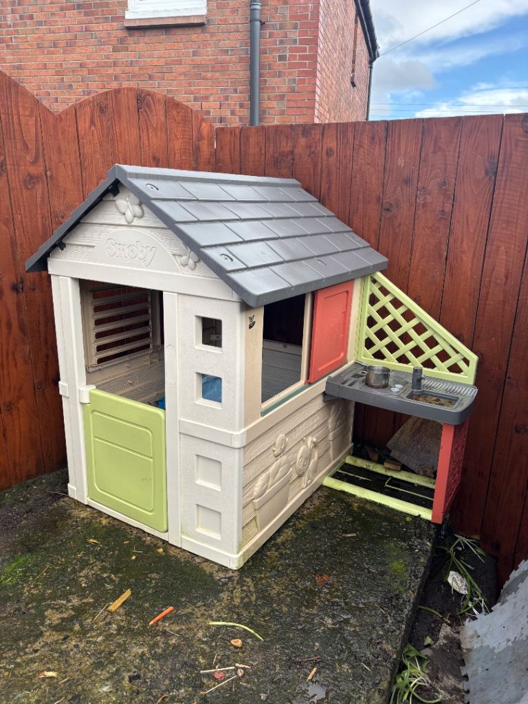 Nature Play House With Kitchen