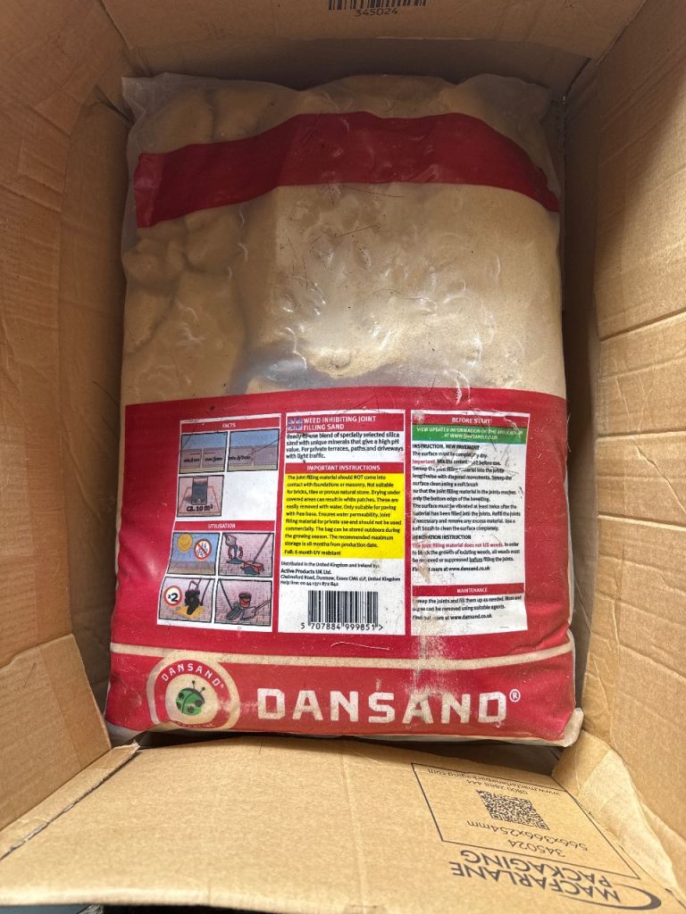 Free filling sand for driveways