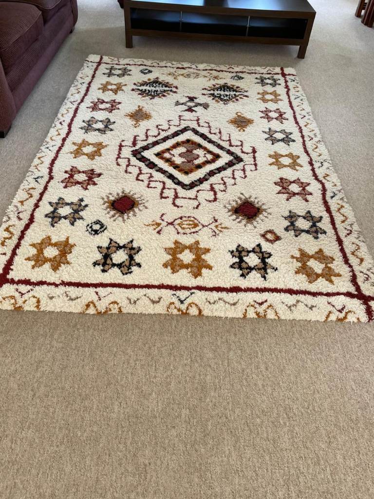Moroccan Style patterened rug - 7"5 x 5"3