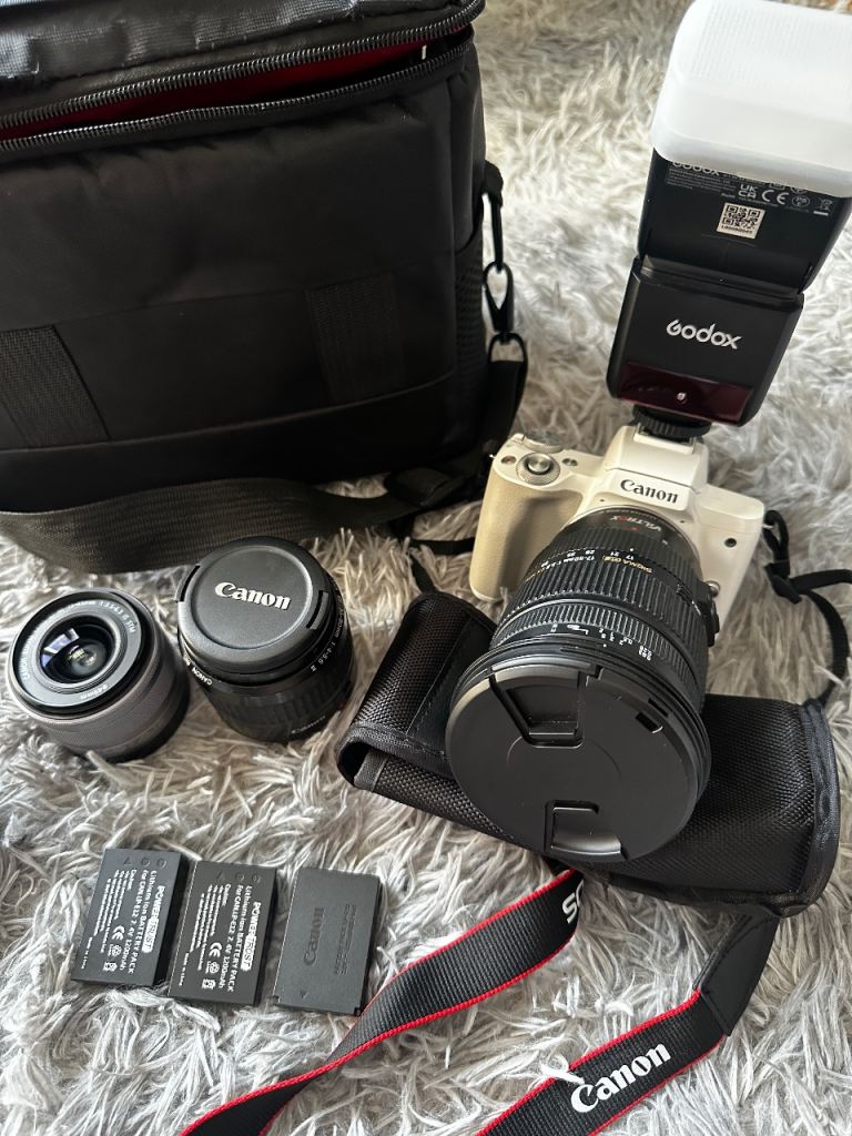 Canon EOS M50 Mark II White + Sigma f/2.8 Lens + Flash + 3 Batteries (Creator Kit)